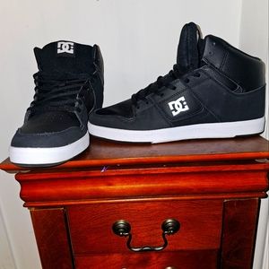 SIZE 13 DC SHOES